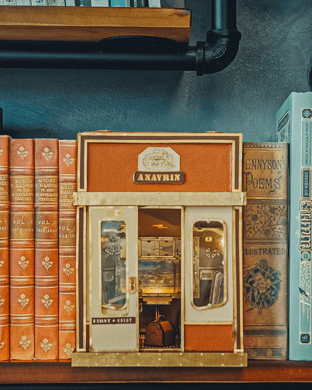 Mini Escena de Tren – Cabina de los Años 40 con Movimiento y Luces