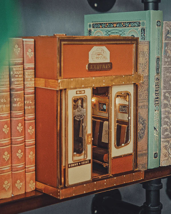 Mini Escena de Tren – Cabina de los Años 40 con Movimiento y Luces